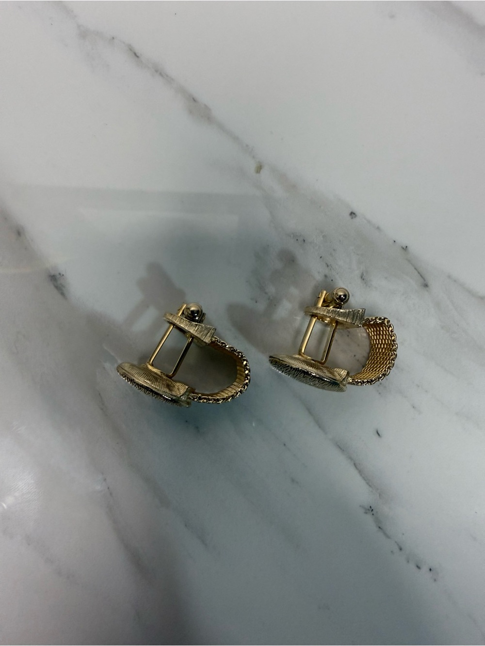Gold Tone Mesh Cuff links - Picture 8 of 9